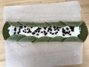 把两边的皮往里面折