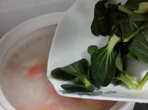 放入煮开的粥里