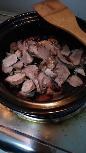 再放入牛肉片翻炒