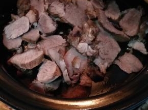 再放入牛肉片翻炒