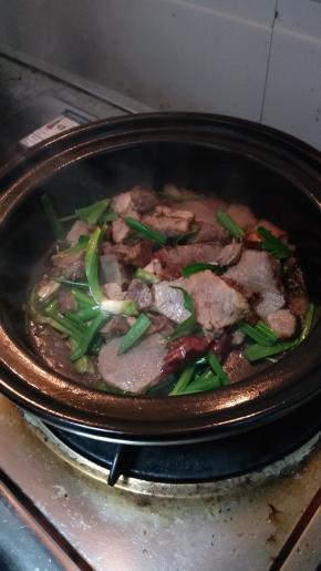 加入少许盐翻炒均匀即可