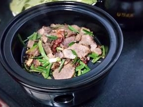 放入酒精煲上桌享用