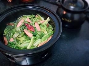 放入酒精煲上桌享用