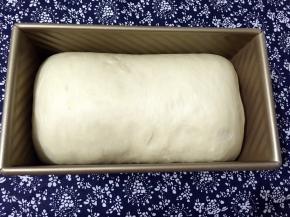 发至8-9分满，烤箱预热160度10分钟，然后入烤箱160度烤40分钟，烤好后取出晾温装袋保存。