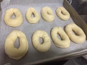 搓好的面团环之间保持一定间隙