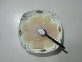 放一小勺盐腌制十五分钟