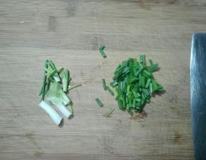 青葱切葱花葱白两部分