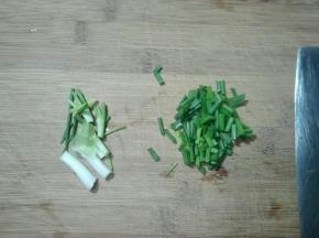 青葱切葱花葱白两部分
