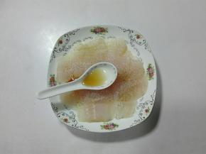 放一勺黄酒，撒少许黑胡椒粉