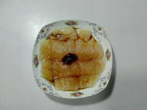 放一勺蒸鱼豉油，一小勺蚝油涂抹均匀
