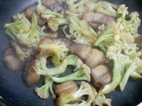 炒至汤汁收干，关火。