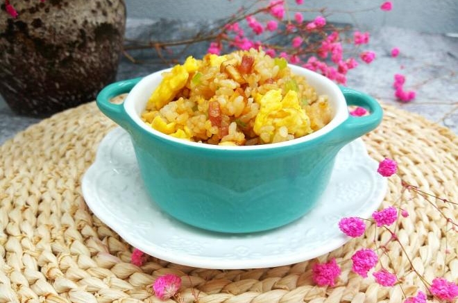 芹香腊肠炒饭