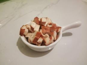 豆干切块，再切小丁