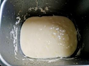 将棉花糖煮融化，与黄油充分融合