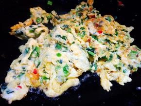 炒制蛋液凝固即可