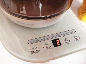 4．	接通电源，选择果茶功能，