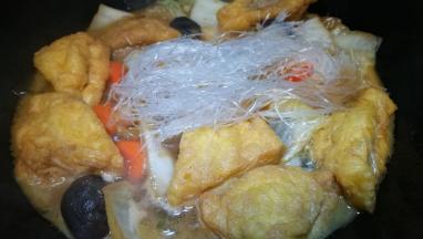 放入粉丝 煮至粉丝变软即可出锅