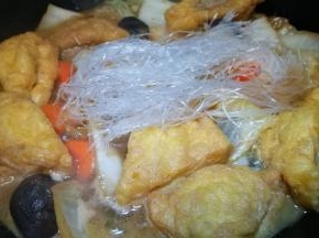 放入粉丝 煮至粉丝变软即可出锅