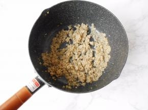 煮至藜麦呈透明状，捞出用水再过一下凉备用。