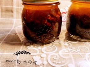 做好的XO酱放置几天，等食材互相融合后味道更好。