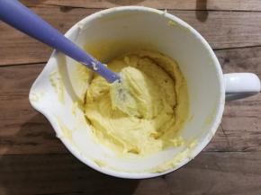 混合成黏糊的面糊状态，无颗粒干粉即可