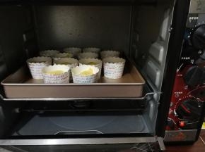 烤箱预热200度 中层  上下火  烤制20分钟