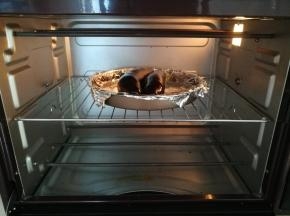 放入预热好的烤箱，上下火200℃，15 分钟。