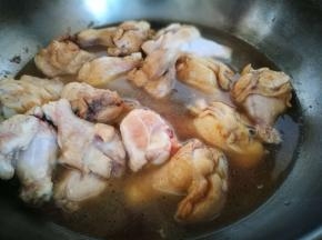 加入清水煮炖