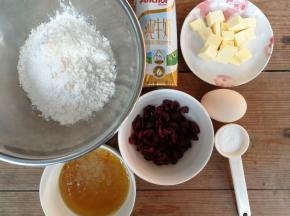 准备所需食材并称量备用
