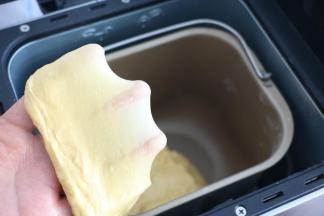 两个揉面程序以后检查面团，可以很轻松的拉出薄膜即可。