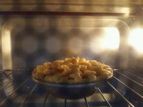 放入烤箱，上下管200度烤25分钟左右。注意观察上色的情况。