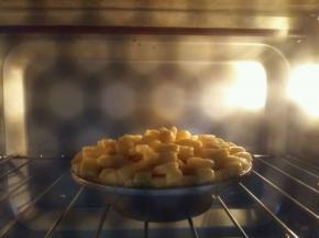 放入烤箱，上下管200度烤25分钟左右。注意观察上色的情况。