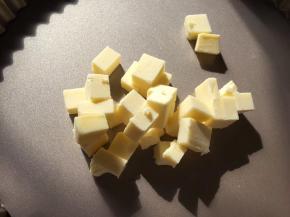 黄油切小块室温软化