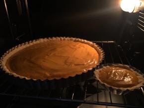 烤箱预热上下160度烤制20分钟