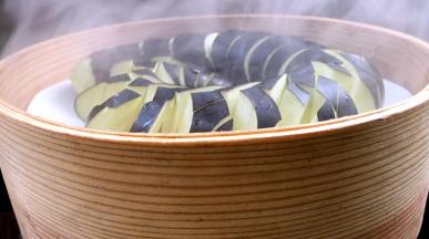 放入蒸锅大火蒸十分钟