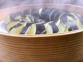 放入蒸锅大火蒸十分钟