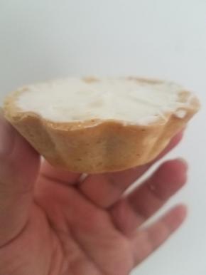 非常简单好吃的白桃奶香挞就完成了。