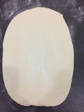 用擀面杖擀成长方形