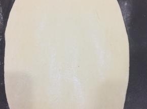用擀面杖擀成长方形