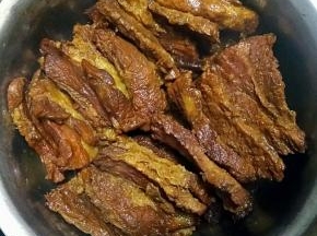 肉皮朝下放在碗中