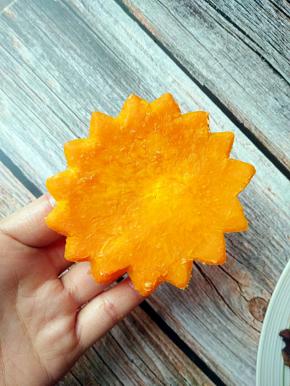 顶部花型同样抹上面粉入烤箱200度30分钟