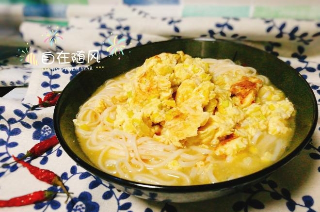 蒜黄鸡蛋面