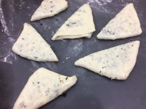 全部做好，在两边用刷子刷一层油