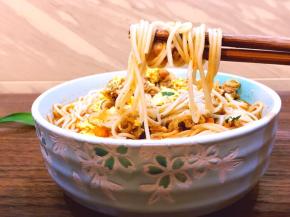 搅拌均匀即可食用，根根有味