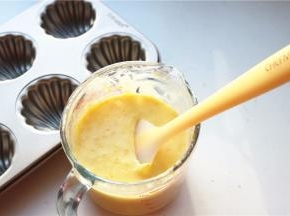 再次翻拌均匀，面糊就做好了。