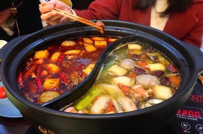 鸳鸯锅重庆火锅配老北京清汤锅