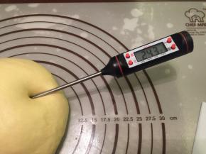 将面团取出，面温大概在26度左右