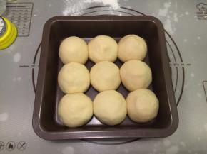 放入学厨的方形烤盘内，发酵箱设置35度，湿度80度，时间为30-40分钟