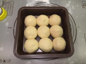 放入学厨的方形烤盘内，发酵箱设置35度，湿度80度，时间为30-40分钟