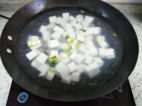 下入豆腐大火烧开